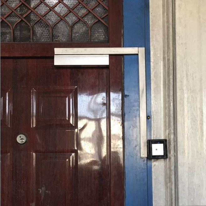 客戶目前所安裝的二維碼門禁系統